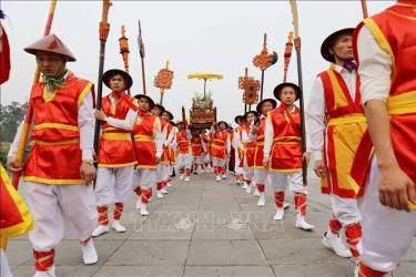 Nghi lễ rước kiệu về Đền Hùng trong dịp Giỗ Tổ Hùng Vương - Lễ hội Đền Hùng là nghi lễ truyền thống được các xã vùng ven di tích duy trì, bảo tồn hàng ngàn năm nay. Ảnh: Tạ Toàn/TTXVN