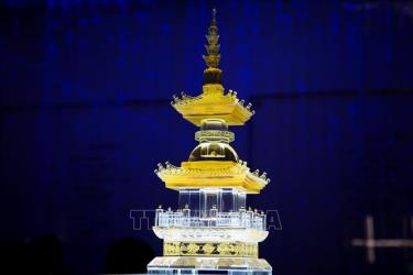 Ngọc xá lợi Đức Phật Thích Ca được an tọa và tôn trí trang trọng trong bảo tháp lưu ly 2 tầng trên đỉnh núi Bà Đen. Ảnh: Giang Phương/TTXVN
