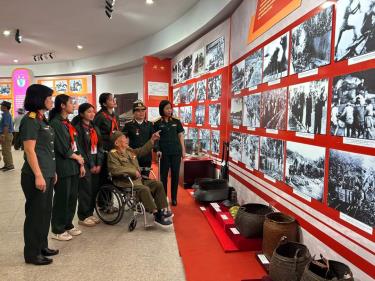 Chiến thắng Điện Biên Phủ là bản hùng ca bất hủ được trao truyền cho muôn đời sau, nhất là thế hệ trẻ hôm nay trong công cuộc xây dựng và bảo vệ vững chắc Tổ quốc Việt nam XHCN.